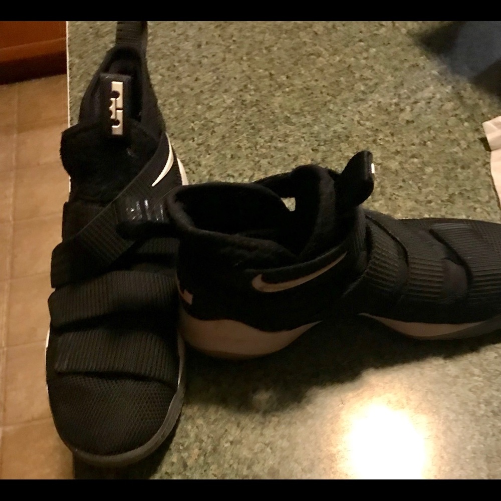 Men’s sneakers Nike Lebron Soldiers